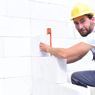 Prace murarskie w Zingst (Niemcy)