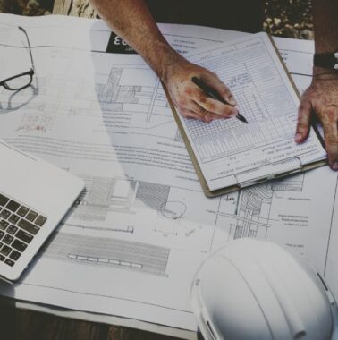 Dokumentacja budowlana: co zawiera, co musi być prowadzone i na co zwracać uwagę?