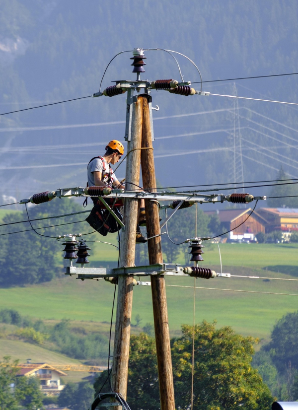ile zarabia elektryk w Niemczech