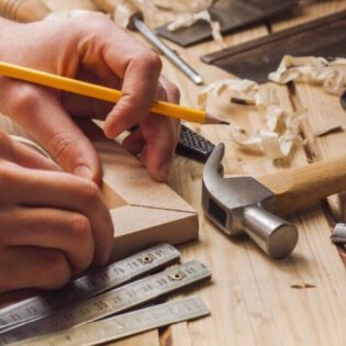 Praca stolarz - monter mebli kuchennych